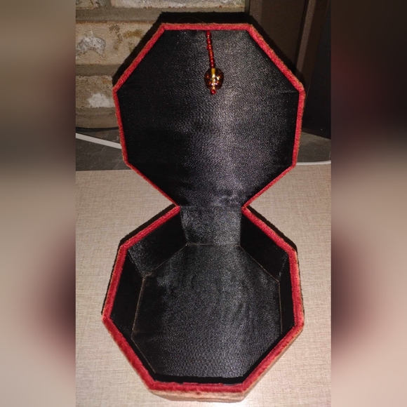 Pier 1 Cute Red Trinket Box/Jewelry Box/ Sewing Box - Picture 2 of 6